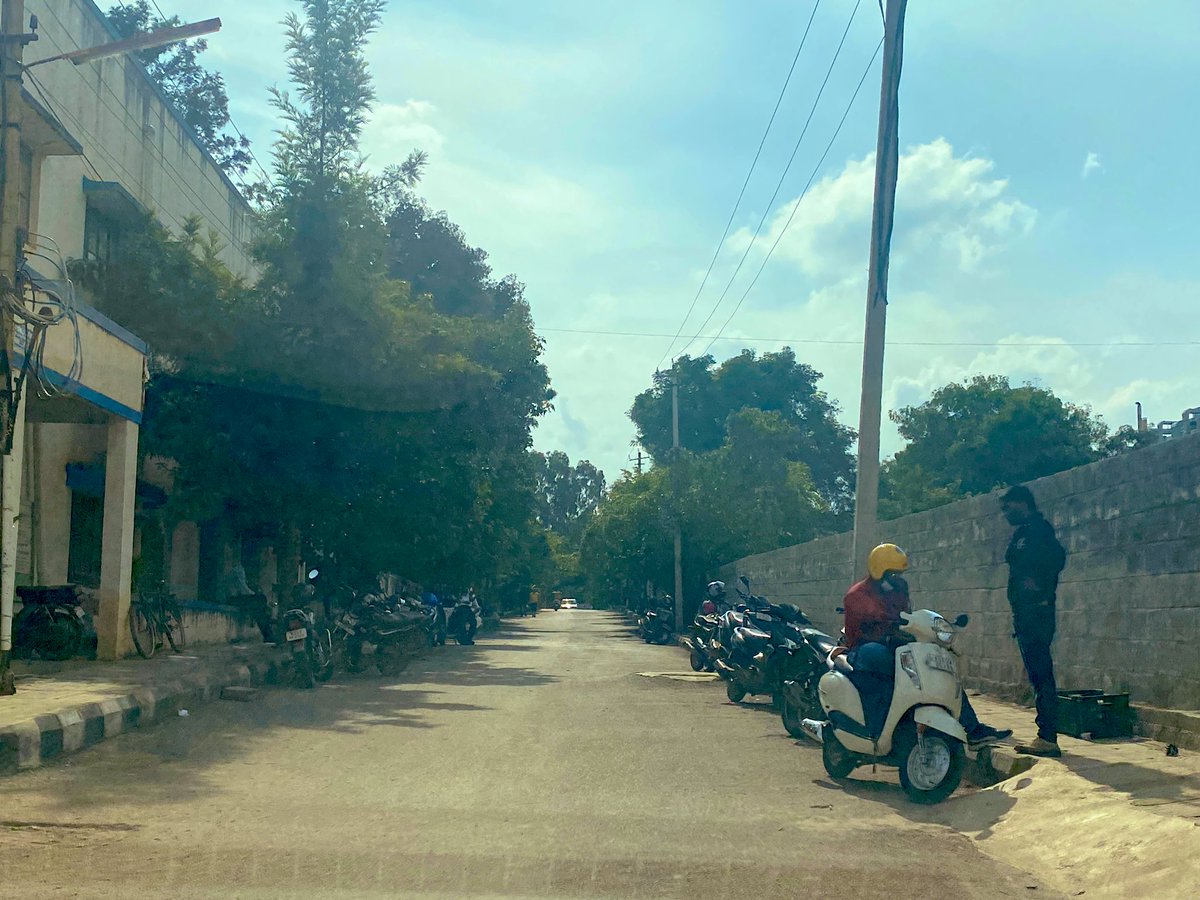 itsaMADlife's tweet photo. @DCPTrEastBCP @srkreddy @DCPTrWestBCP @DCPSouthBCP @DcpComdCentre @KRPURATRAFFIC @acpwfieldtrf Status 15 mins back. I'm afraid the warning the police team have given has not been taken seriously https://t.co/tWBkaN8NYD