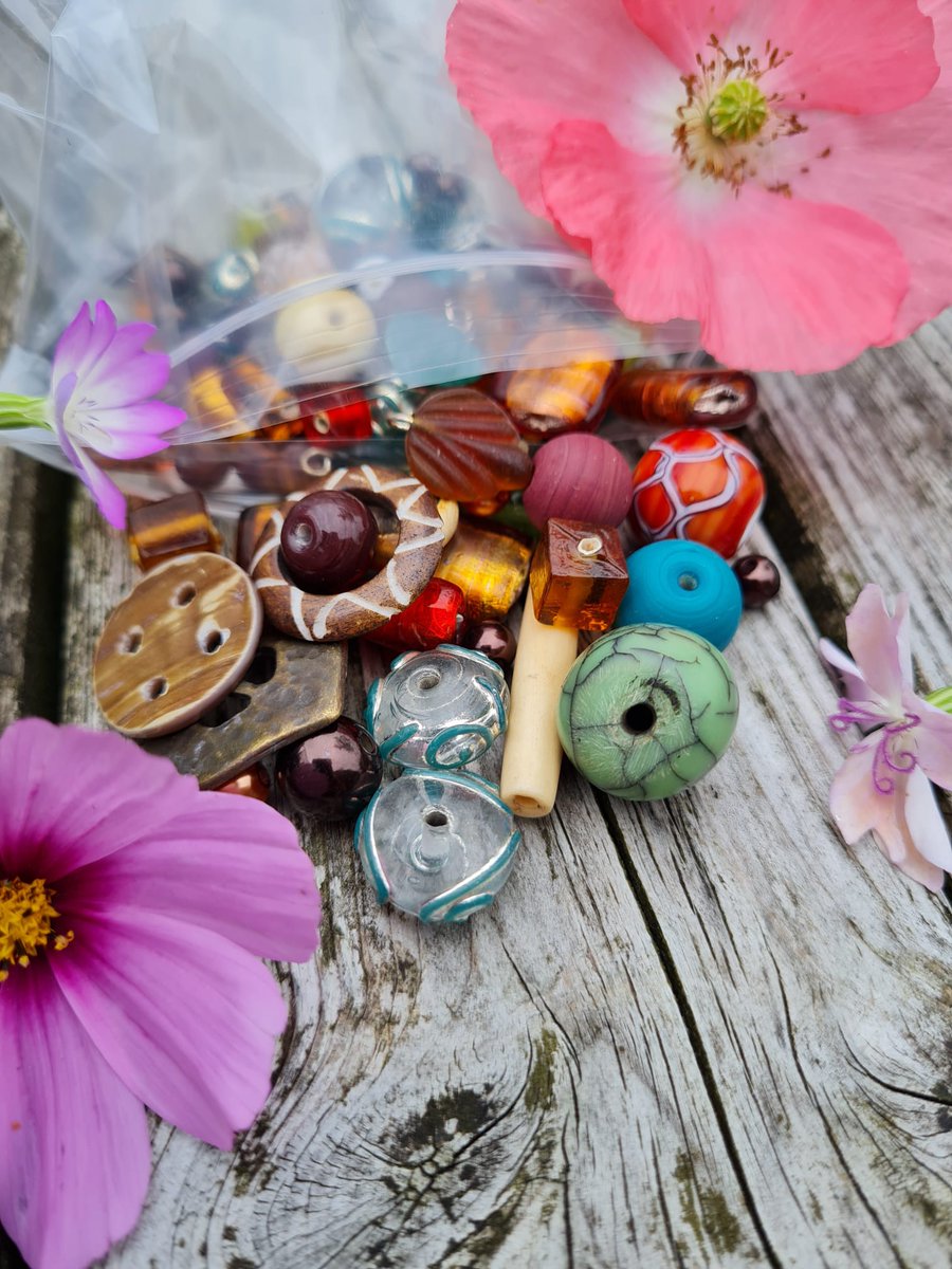 BeadsJar's tweet photo. Featured Beads! Our woodland forest bead mix is perfect for creating nature inspired jewellery and accessory designs. This 100g random mixture features green and brown toned glass, acrylic, bone and metal beads and charms.
https://t.co/00Y0RNCl5g https://t.co/awlrOdaonb