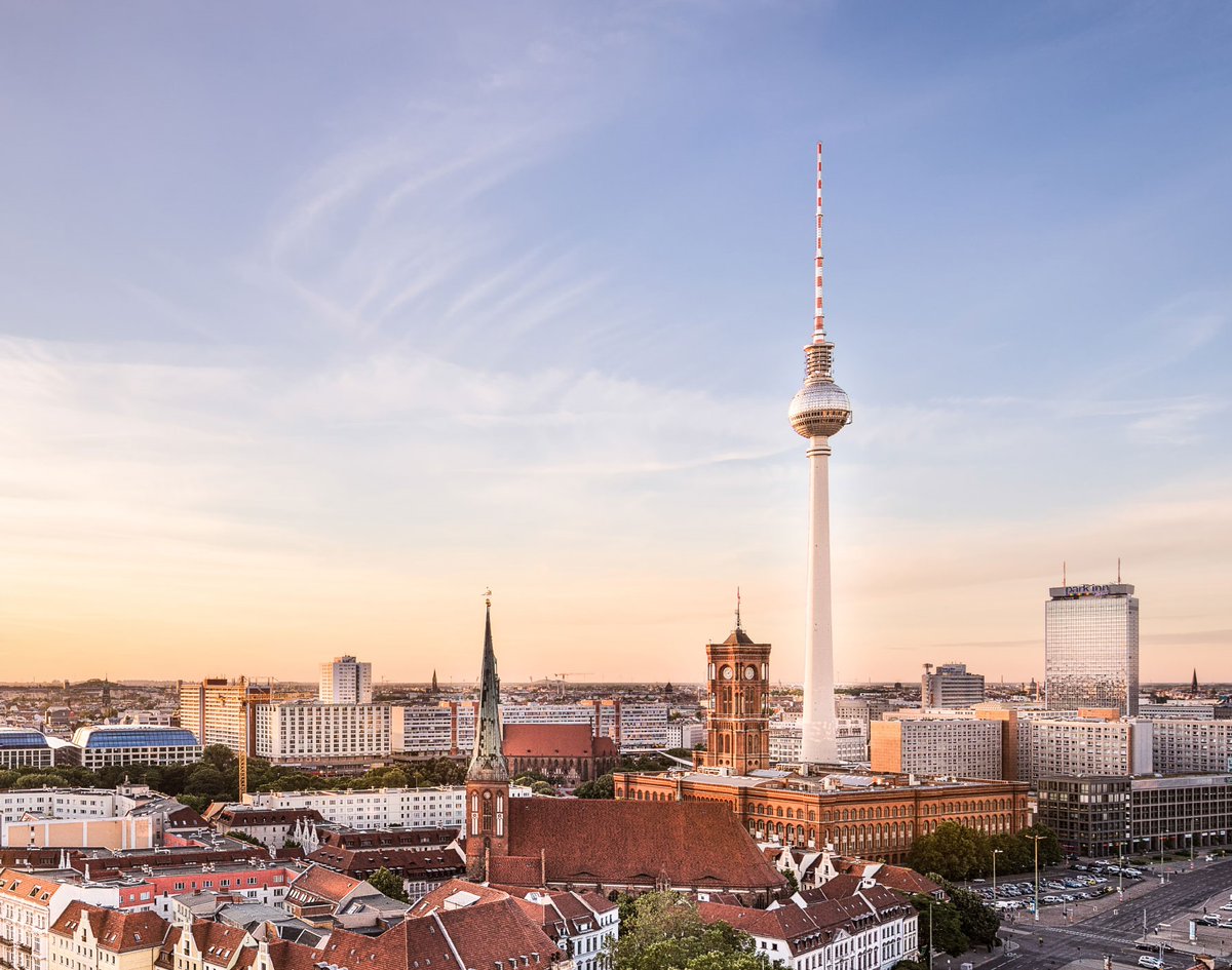 Luther hat das schwedische Immobilienunternehmen #Akelius Residential Property AB bei einer der größten Transaktionen von #Wohnimmobilien beraten: Das Portfolio umfasst 599 Immobilien mit ca 30.000 Wohnungen #Berlin #Hamburg #Stockholm #Malmö  #Kopenhagen bit.ly/3F21Wkh