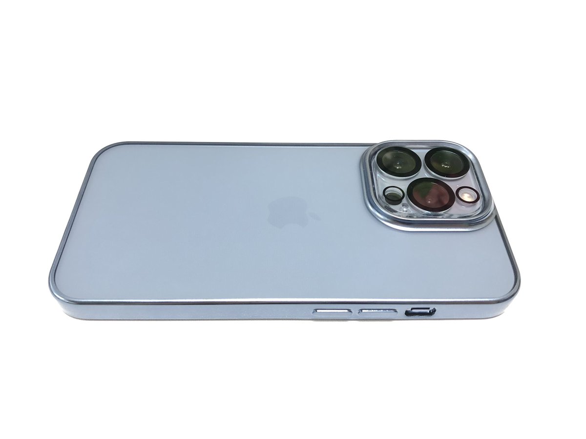 ORANGA_JP's tweet photo. メッキ風枠のつや消しTPU製ソフトケースのサンプル実写
(シエラブルー)
(iPhone13 Pro &amp; iPhone13 Pro Max対応)
開発&amp;量産中です！
ご期待ください！

#iPhone13Pro #iPhone13ProMax #ORANGA #スマホケース https://t.co/1CbyRhE76d