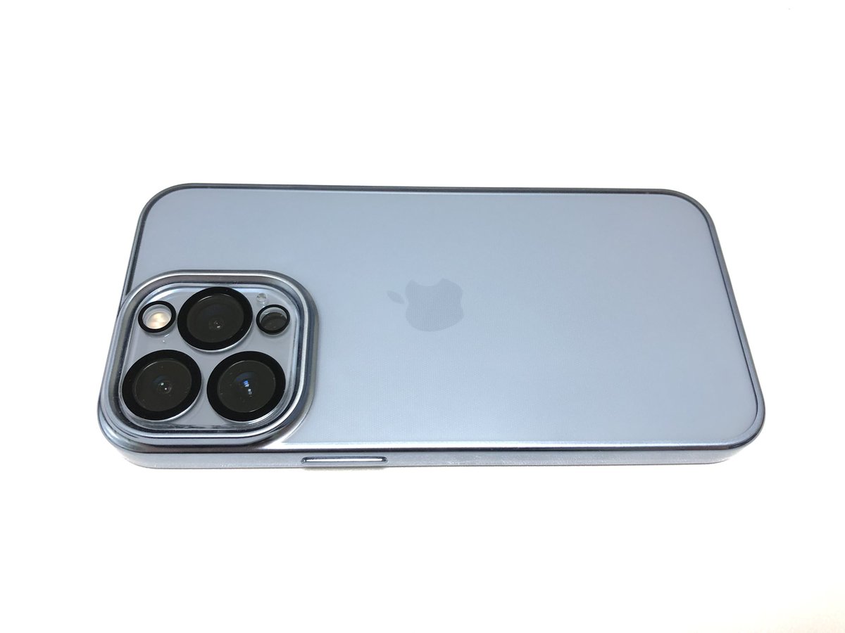 ORANGA_JP's tweet photo. メッキ風枠のつや消しTPU製ソフトケースのサンプル実写
(シエラブルー)
(iPhone13 Pro &amp; iPhone13 Pro Max対応)
開発&amp;量産中です！
ご期待ください！

#iPhone13Pro #iPhone13ProMax #ORANGA #スマホケース https://t.co/1CbyRhE76d