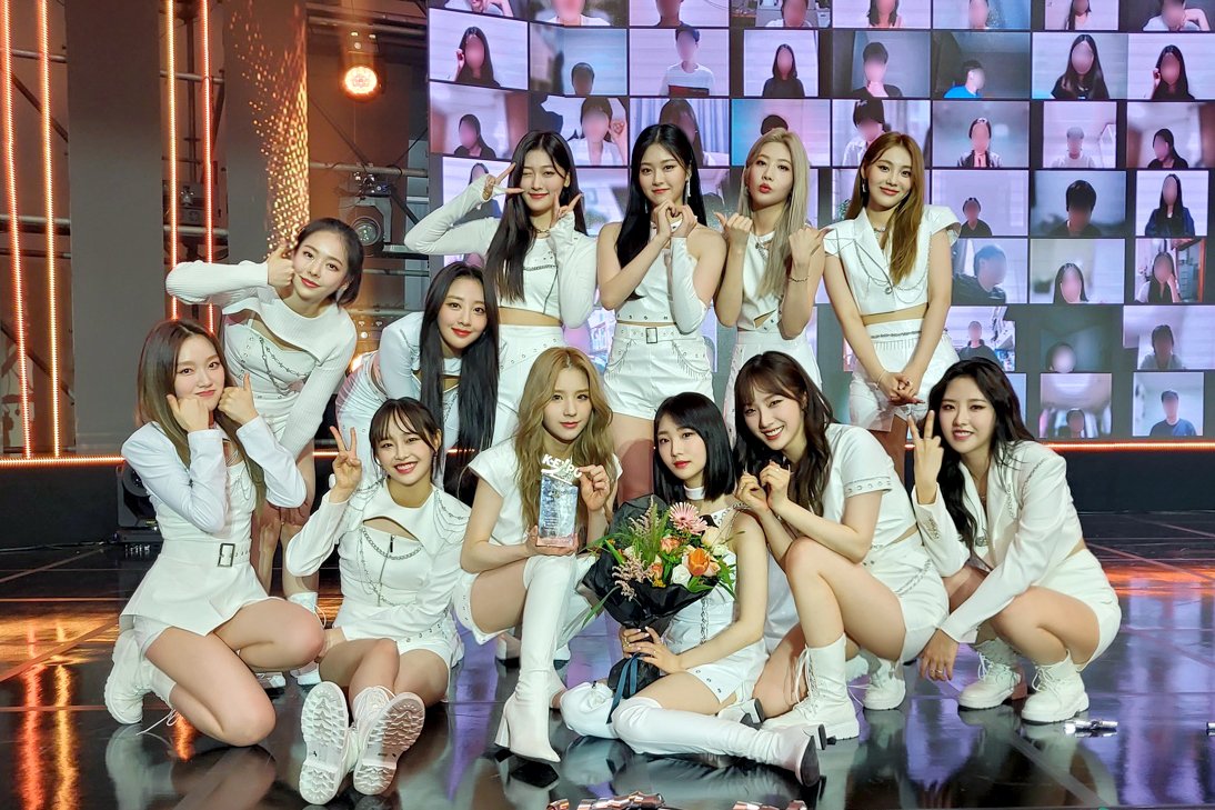 ‼️ВАЖНО РАСПРОСТРАНИТЕ‼️
28 сентября стало известно, что агенство Block Berry Creative, под крылом которого находится группа Loona, в настоящее время переживает серьезный финансовый кризис, из-за чего группа находится на грани распада.
#protectloona #saveloona #helploona