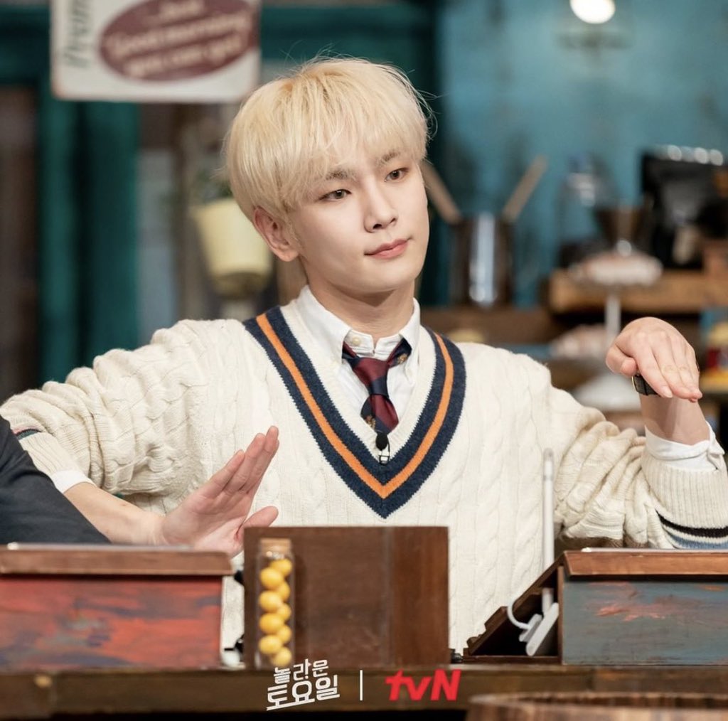 iheartshinee__'s tweet image. ahhhh kibummiiieee in this outfit 😍

#KEY_BADLOVE