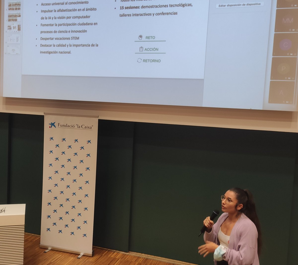 Llega el turno de #ExperimentAI y <a href="/NuriaMartinez_5/">Nuria Martinez</a> al #CCSC21, un proyecto para acercar la investigación y la experimentación en Inteligencia Artificial a la ciudadanía #CVCPeople #CVC <a href="/aecomcientifica/">AEC2</a>