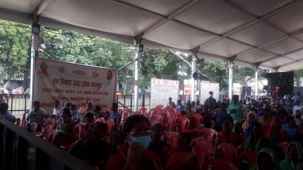 LabourknpRegion's tweet photo. दिनांक 30/09/2021 को मा० मुख्यमंत्री‚ उत्तर प्रदेश जी का भ्रमण कार्यक्रम आयोजन किया गया‚ जिसमे कार्यालय अपर श्रमायुक्त‚ कानपुर क्षेत्र‚कानपुर के अपर श्रमायुक्त एवं अधिकारीगणों⁄ कर्मचारीगणों द्वारा UPBOCW के पंजीकृत 497 निर्माण श्रमिकों को 2.23 करोड़ रूपये की धनराशि वितरित की गयी https://t.co/rwqeMvc67q
