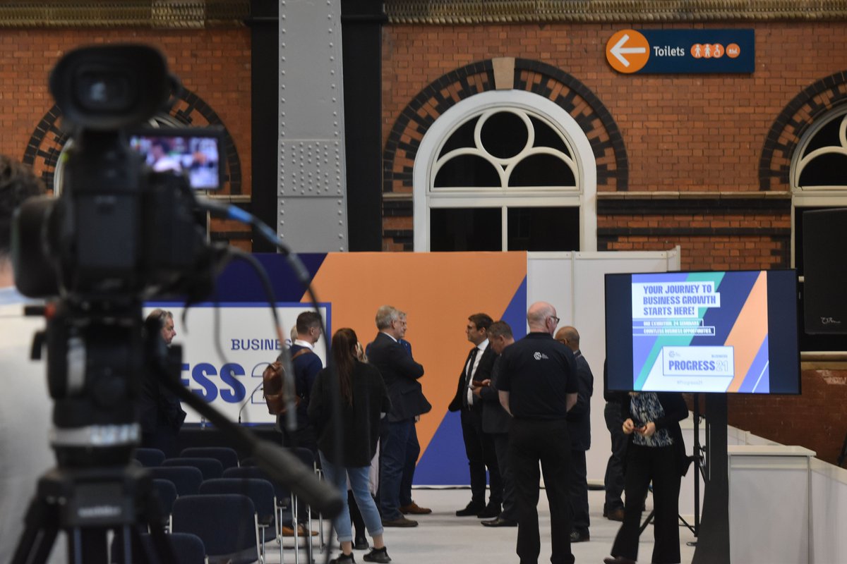 mcr_central's tweet photo. This time last week, we welcomed thousands of Greater Manchester businesses and residents to the venue for #Progress21🔙

The event was split into three areas: Careers, Business and Global.

It's fantastic to think of how many important conversations happened under our roof! 👏🏼 https://t.co/4zjp6j4jJc