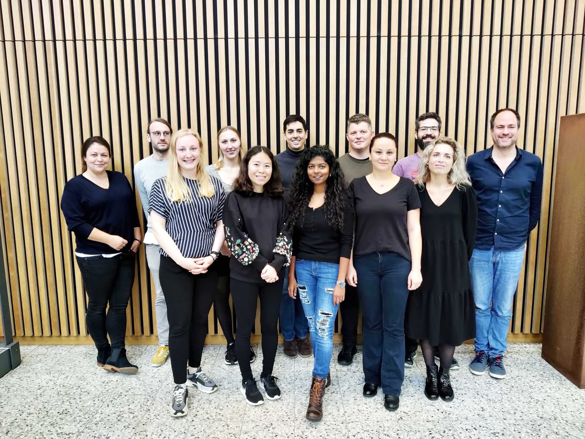 Kornfeld_JanW's tweet image. Finally we got the chance to exchange our outdated (pre-Corona) group pictures: 
Looking forward to working with our amazing new (and old) collegues in the @Kornfeld_JanW @GenomicsUnit @ERC_Research group 🥼🧠🎓: @pmmruppert  @tashrmx and twitterless #VictorGoitea #ADIPOSIGN