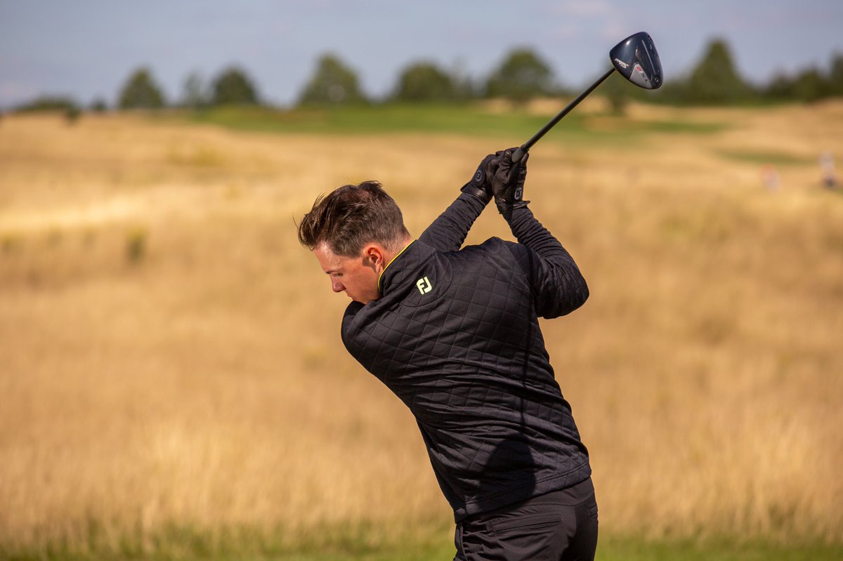 Express Golf tweet media