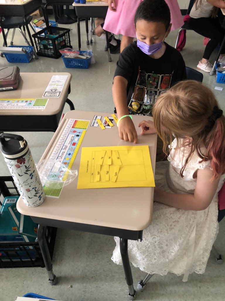 Mrs_Hekr's tweet photo. 2nd grade is learning about the syllable types. First up is closed syllables. Phonics is fun! #explicitphonics https://t.co/jxjY4JfOWw
