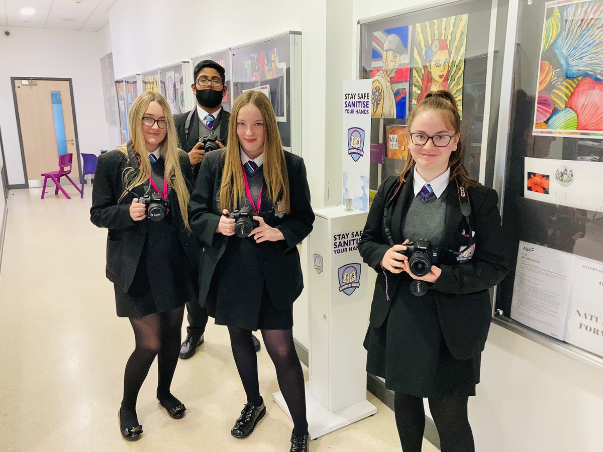 MrsWilkinson16's tweet photo. What an absolute pleasure these students are to teach. Finally out with the cameras! Cannot tell you how excited we all are! @NewmanRCCollege @potts_gm #GCSEphotography #formalelements #scavengerhunt https://t.co/8JRh3yjygM