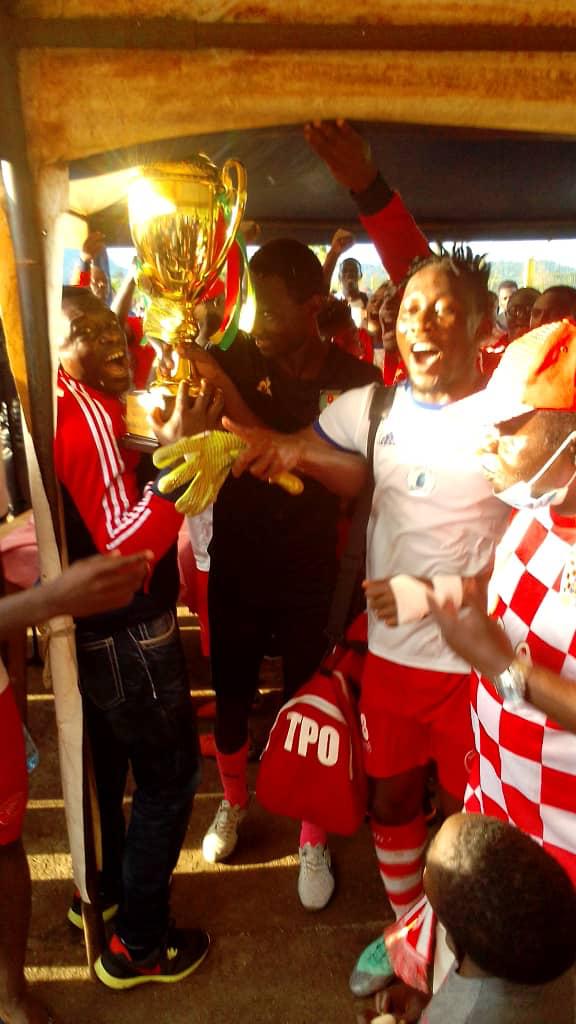 RACING_TPO's tweet photo. 📸 ALBUM PHOTOS 🔴⚪
📱 Alerte fonds d'écran ☺️

Retour en images sur la victoire (3-2) face à OFTA de KRIBI #RACOFT ! ⚽✨

Laquelle vas tu utiliser pour illuminer ta journée ? 🤔🤩😍❤️🤍

Album complet : https://t.co/nmGxl1RjnD

#TPO4Life #WeAreTPO #TPOPAMANYANGA #ALLEZTPO https://t.co/NB4Ne7EiK3