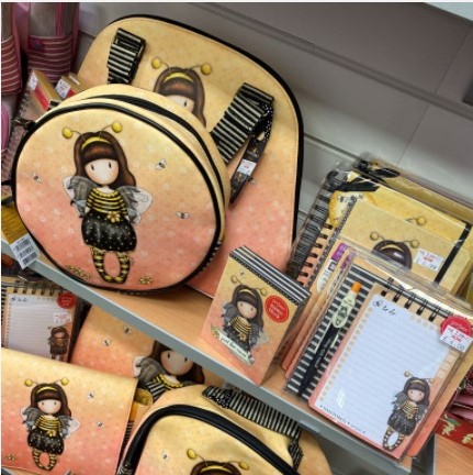 CornmillCentre's tweet photo. We're in love 😍 with the New Santoro range at Cardzone featuring "Poppi Loves" ❤️
Come and take a look and get up to 60% off! 👌
#santoro #poppiloves #satchels #clutchbags #shoplocal #lovelocal #cornmillcentre #Cardzone https://t.co/IwFX75KUq2