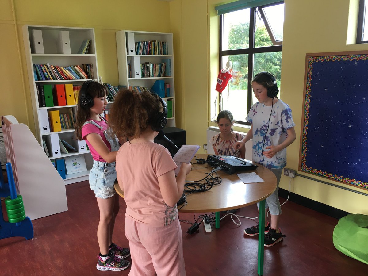 smnbereisland's tweet image. Recording our September Review #CreativeSchools #WritingforRadio ⁦@PDSTLiteracy⁩ #BereIsland