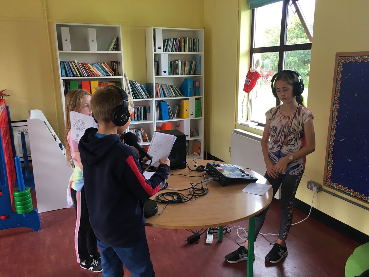 smnbereisland's tweet image. Recording our September Review #CreativeSchools #WritingforRadio ⁦@PDSTLiteracy⁩ #BereIsland