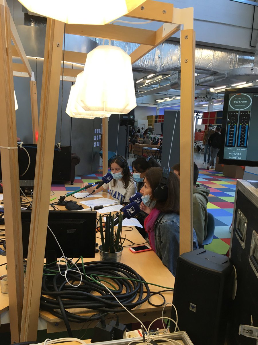 hduvialard's tweet photo. Interview de Juliette #Nouel sur #LaFresqueDuClimat aux @LesAssises par des élèves de la 3ème presse du Collège Philippe de #Commynes de #Tours https://t.co/wBzxMMxhRh