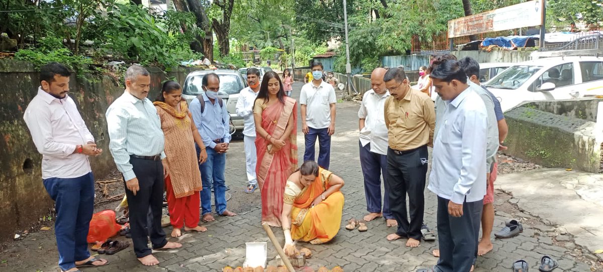 ashwinidhande's tweet photo. @mybmc च्या माध्यमातून होणाऱ्या सरस्वती विद्या मंदिर, घाटकोपर येथील रस्त्याच्या कामाचे उदघाट्न!
#AshwiniHande
#HandeDeepakbaba
#UddhavThackeray
#AdityaThackeray
#ShivSena
#शिवसेना
@CMOMaharashtra @OfficeofUT @mybmc @mybmcWardN @KishoriPednekar @AUThackeray @NarvekarMilind_ https://t.co/zDcf5YltCQ