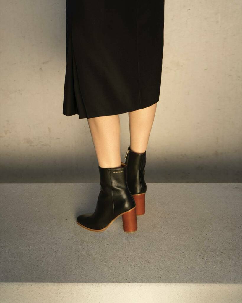 thecutproject's tweet photo. FOR A HUGE MINORITY
•Made In The Neighborhood•
®️TUSCAN BLACK®️
https://t.co/nVbmHGlLdf
.
#leathersneakers #ethicalbrand #whitesneakers #thecutproject #thecutprojectshoes #heels #womenshoes #ankleboots #luxuryshoes #madeintheneighborhood
©️THE CUT PROJ… https://t.co/3Dn07qUneL https://t.co/6T90KRw2V7