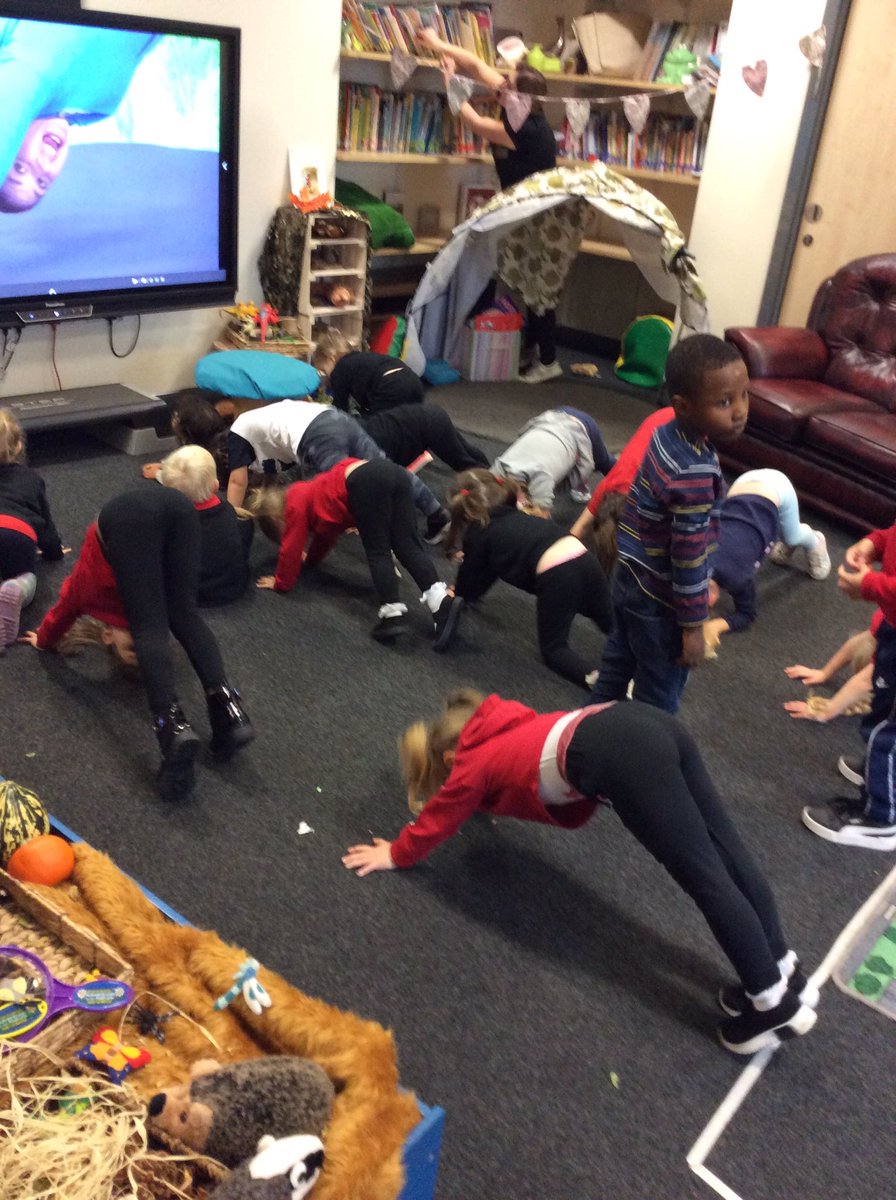 CarlibarNursery's tweet photo. Craigie are having fun with some bear hunt yoga #letsstretch https://t.co/k2BBvOzRkN