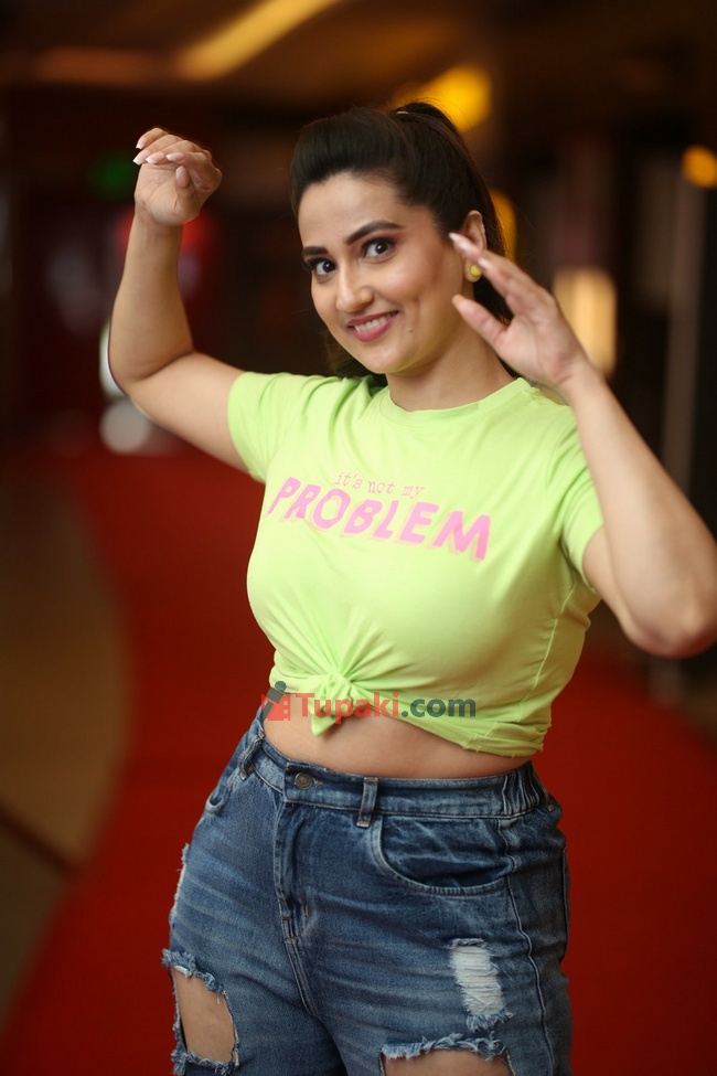 FAi0MZ_UcAcGSjn?format=jpg&name=medium