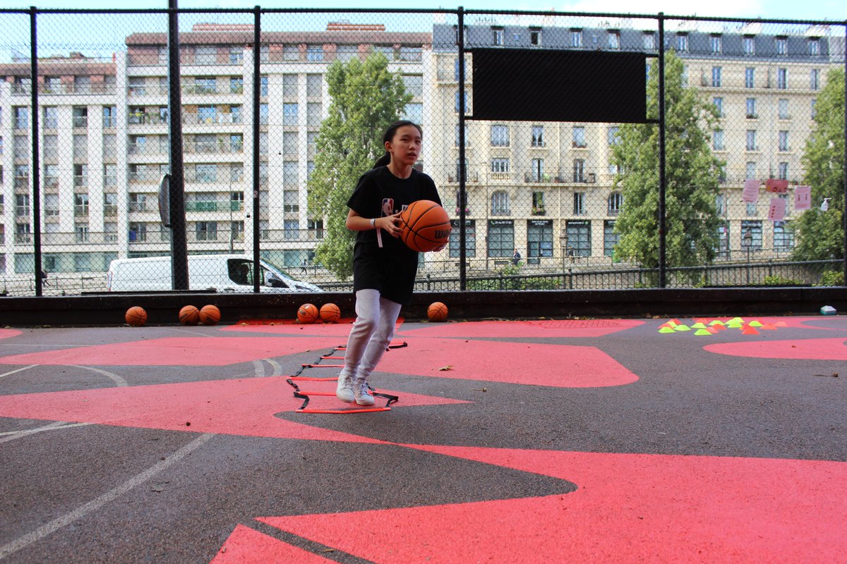 Hoops_Factory's tweet photo. Nos Kids de la Hoops Academy étaient invités à participer à un clinic basket hier sur le célèbre playground de quai de Jemmapes 🙌
Un très bon moment pour nos jeunes basketteurs et basketteuses 🤗
#HoopsFactory https://t.co/XJZC1Av6Yv