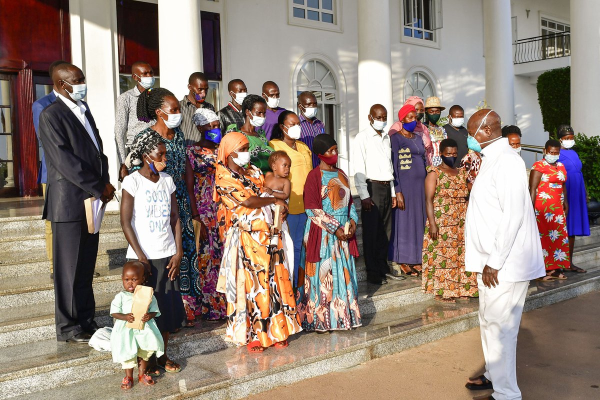 observerug's tweet photo. Museveni conned out Shs 10m condolence money as police present fake #MasakaKillings victims. Lwengo CID officer Patrick Mbabazi allegedly connived to present fake relatives of Francis Ruhamyakaaka one of those murdered so as to get the condolence money   https://t.co/rfsBvWQjjf https://t.co/JVJfvZst39