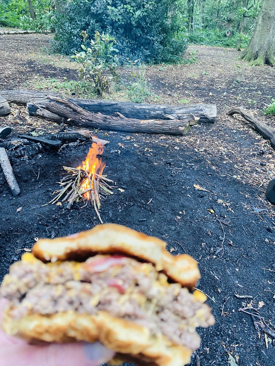 When the Chef makes Five Guy burgers for the students bushcraft session 😍🍔🔥