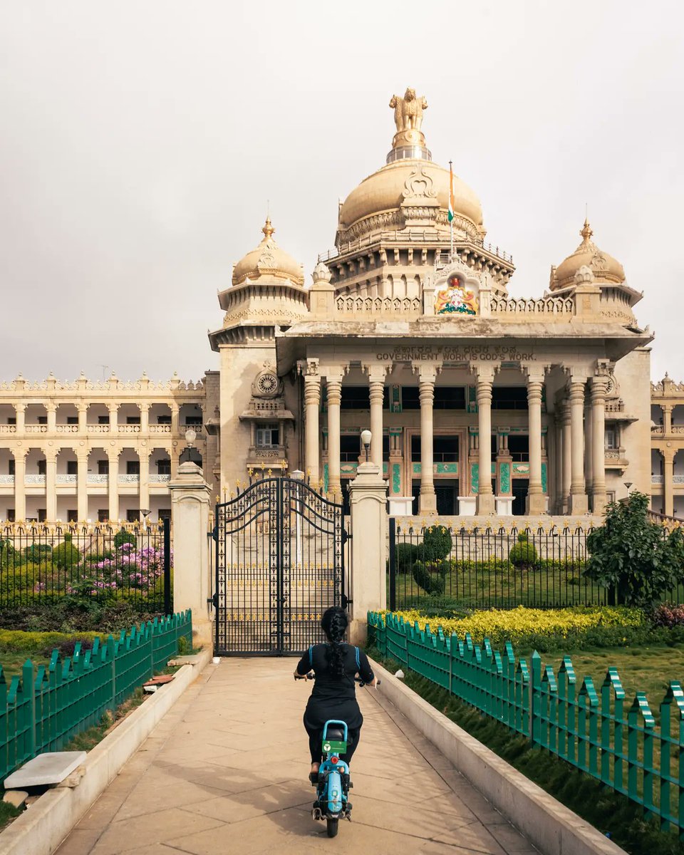 backpacksters's tweet photo. Last Sunday, we explored our homecity. From Vidhana Soudha to New Modern Hotel (ultra-crisp masala dosa), Bull Temple, Gavi Gangadareshwara Cave, Ramakrishna Math, and a ride under green canopies to Lalbagh (+weather💙💙) @IndiaTourismBa2 @MonksOnWheels @YuluBike @RustikTravel https://t.co/zdOj2PnRKE