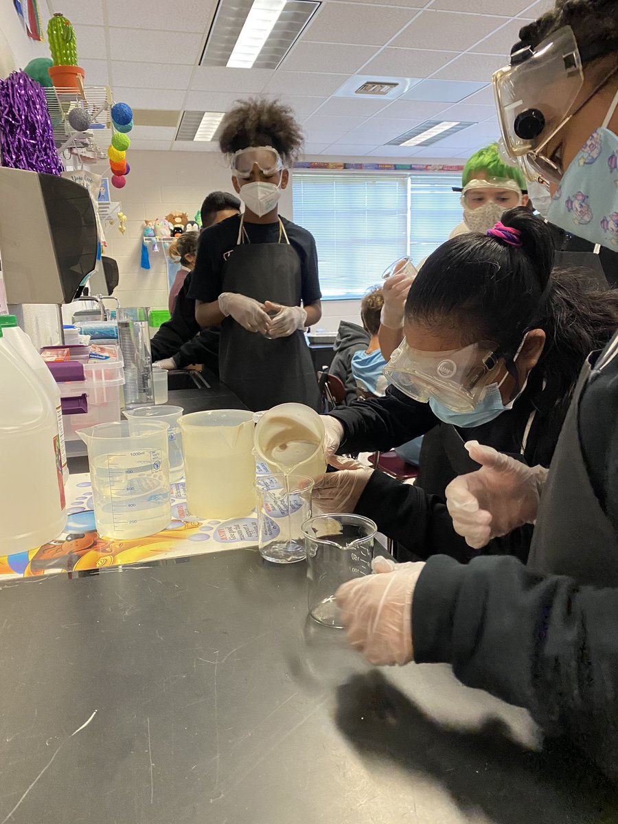 MsHelms_MEd's tweet photo. Law of Conservation of Mass lab with Mrs. Dinkins’ 8th graders! @SEMSPrincipal @muddmail222 @Mrs_Dinkins_ https://t.co/UERBuvgv4C