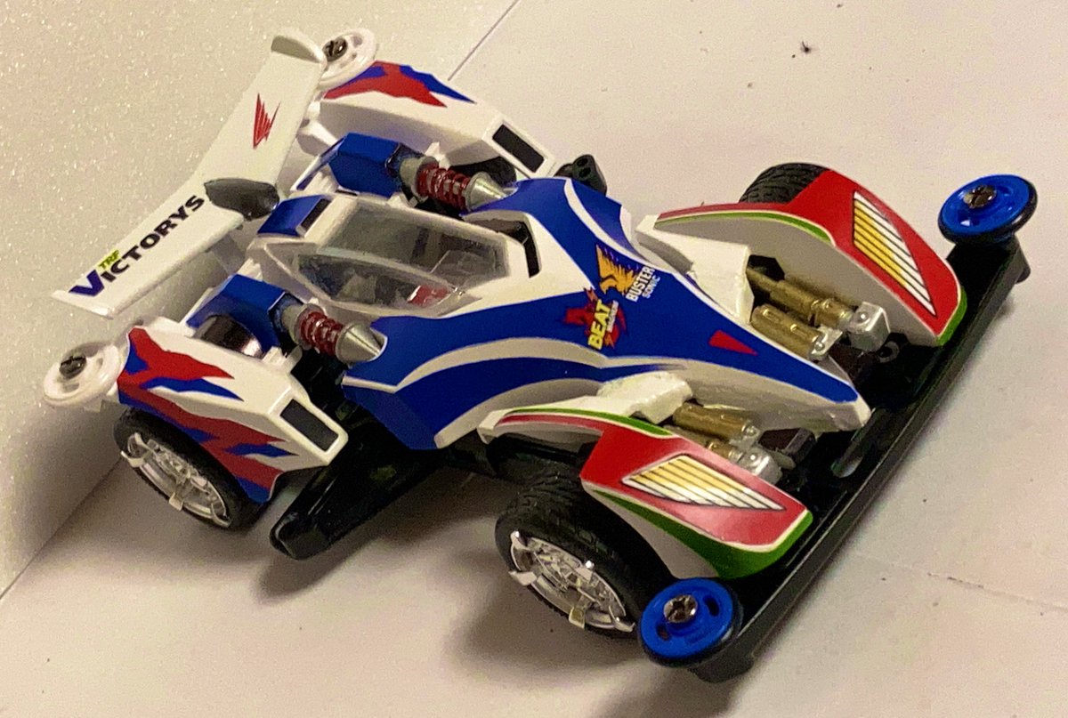 烈くん曰く、 「ビートマグナムに4台の最強パーツを合体！」 バスター