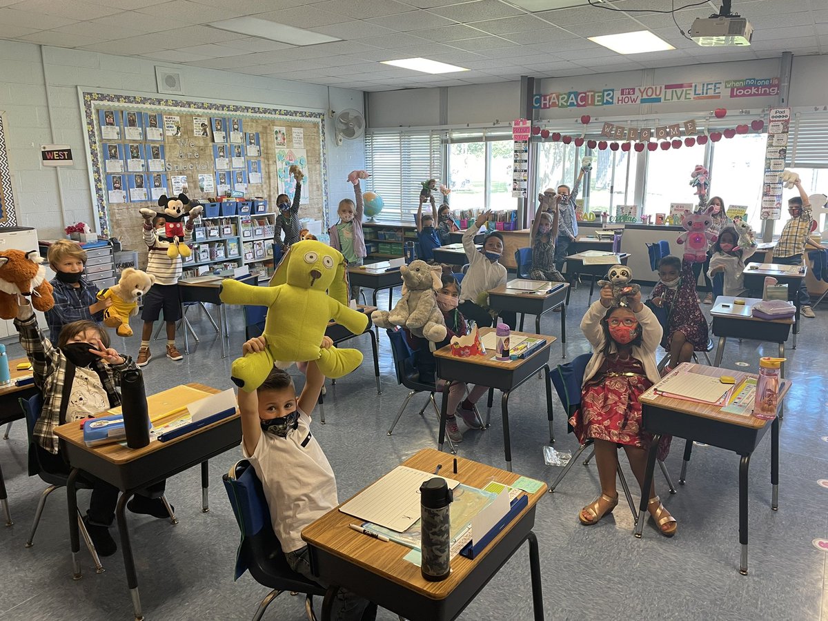 Ms. Racanelli’s class hit their reading stamina goal so everyone got to bring in a reading buddy to read to today! #cherrylane