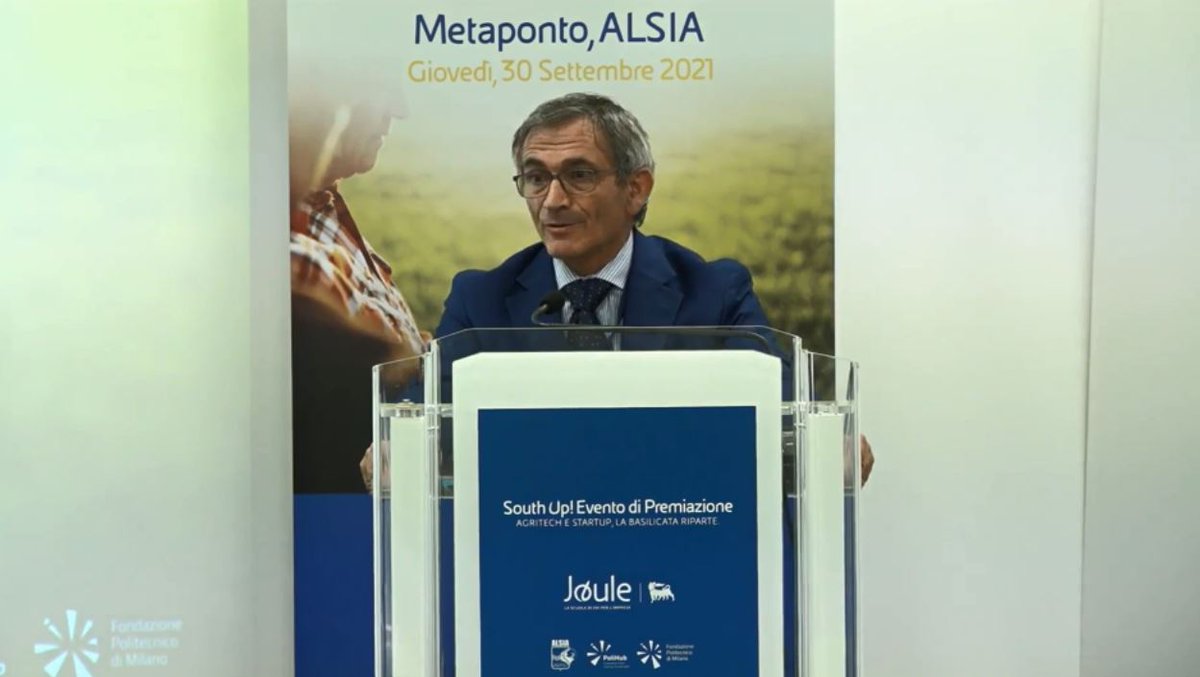 alsiasocial's tweet photo. .@AnielloC , direttore #ALSIA: entusiasta di essere circondato da giovani che accettano la sfida di restare in questo territorio, strategico per il bacino del Mediterraneo. Sosteniamo le idee accompagnandole nell'agricoltura del futuro
#Joule #SouthUp https://t.co/kamPcs52VP
