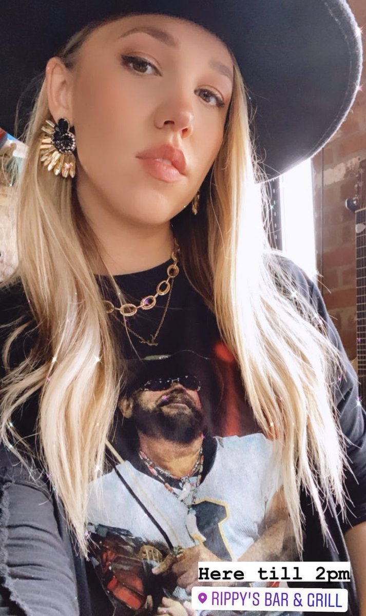 for anyone in Nashville, Morgan will be at Rippy’s until 2 today! go see her!