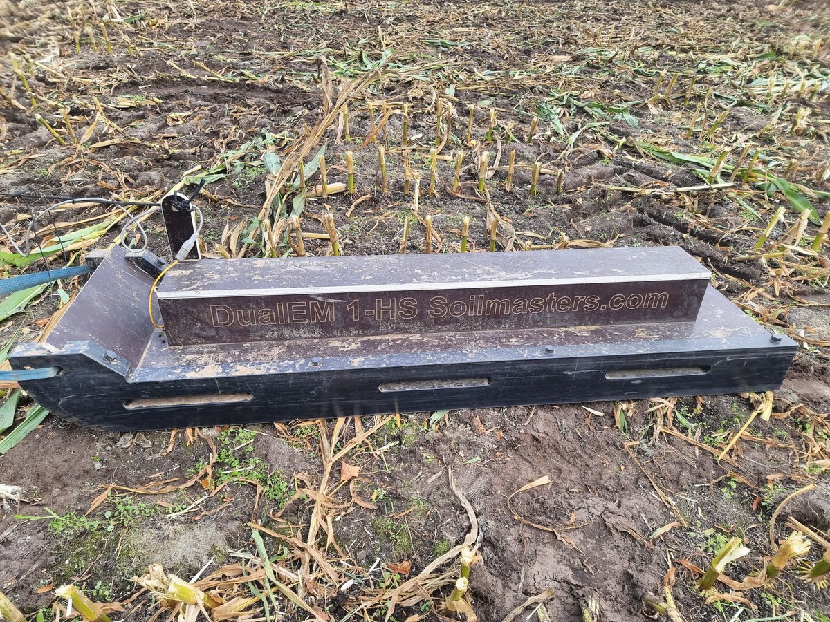 GiedoIndenkleef's tweet photo. Maïs net weg en @SoilMastersbv / @SoilServicesInt heeft de bodemscan al gemaakt en bodemmonsters gestoken. Meten is weten. https://t.co/A2sooqugle