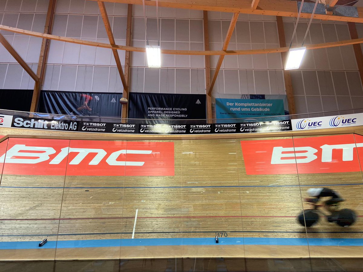Ten mins to go and she's nearly 26 seconds up!!! 

I'm gonna call this...@JossyLowden is surely going to take the Hour Record this afternoon!

#HourRecord #GoJoss <a href="/LeColUK/">Le Col</a>