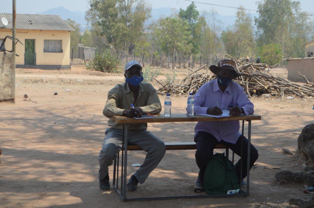 GoalZimbabwe's tweet photo. Male advocates from Mutiusinazita, Buhera discuss their role in building harmonious households and communities. #JointDecisionMaking #StopGBV #NoToChildMarriages @Irish_Aid #GardenTrust https://t.co/2ipET1h3Pf