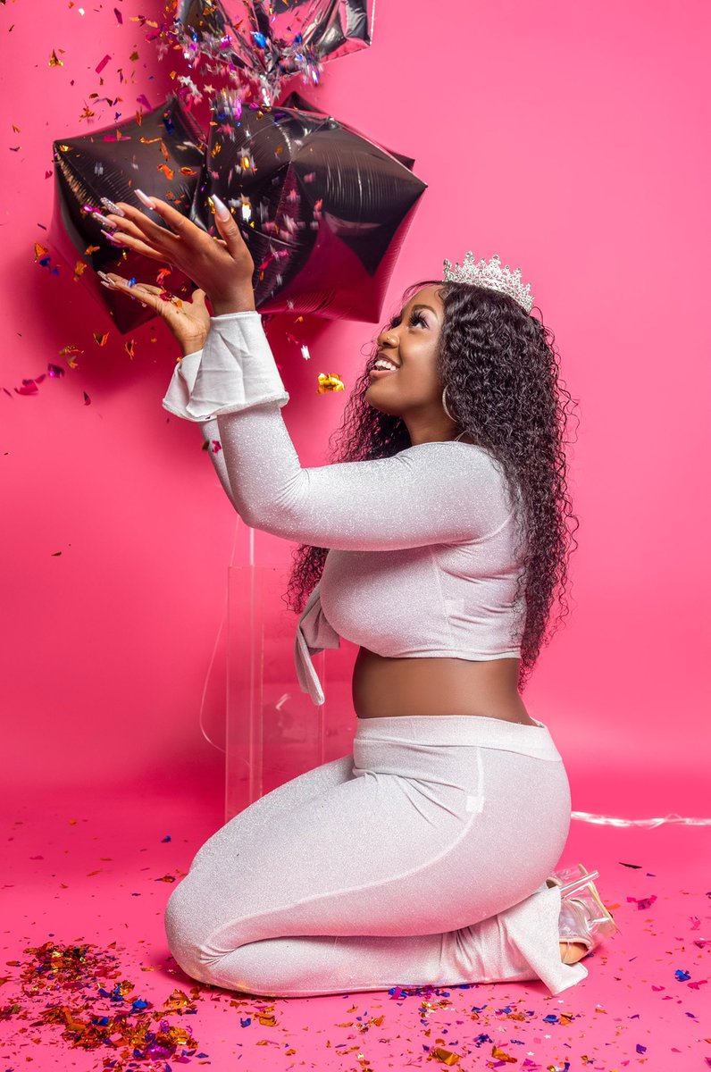 FrenchBliss_'s tweet photo. they say they wish i would, turns out I’m a genie ✨ https://t.co/2dJfOEsDp0