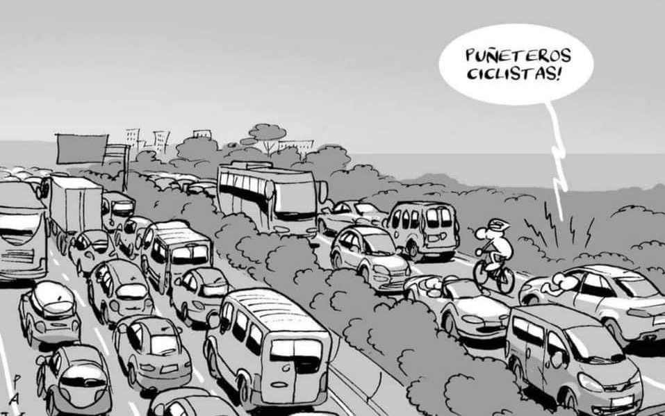 urielo's tweet photo. ¡Hazte a un lado, sólo estorbas! https://t.co/5JA7RlxbqY