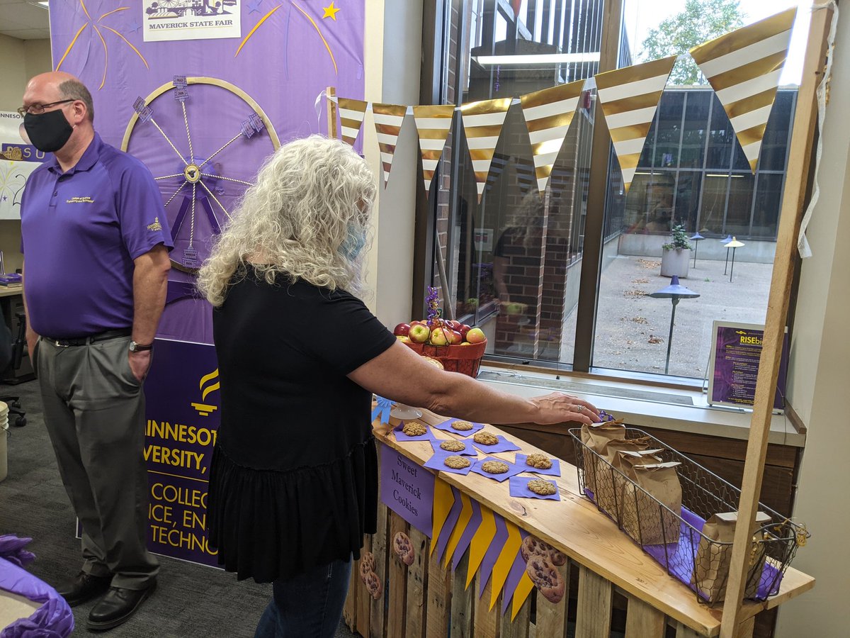 The Dean's office (Trafton N 131) is offering free cookies and popcorn from now until 3:00! Check out our spirited homecoming office decor and play plinko to win a prizes!