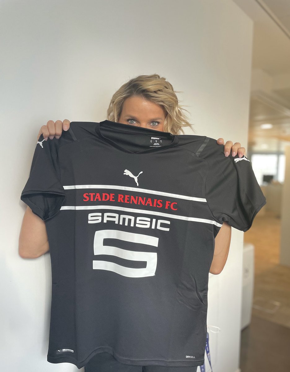 🎁CADEAU 🎁

Ce soir <a href="/francepierron/">⭐France⭐ Pierron</a> vous fait gagner le maillot du <a href="/staderennais/">Stade Rennais F.C.</a> ⚽️

RT &amp; Follow ! Pour l'emporter, indiquez le chroniqueur avec lequel vous voulez jouer ! 
(R. Domenech, M. Gomez, N. Djellit, E. Blanc, G. Dufy)

Bonne chance !🍀

<a href="/pumafootball/">PUMA Football</a> #PUMAFAM