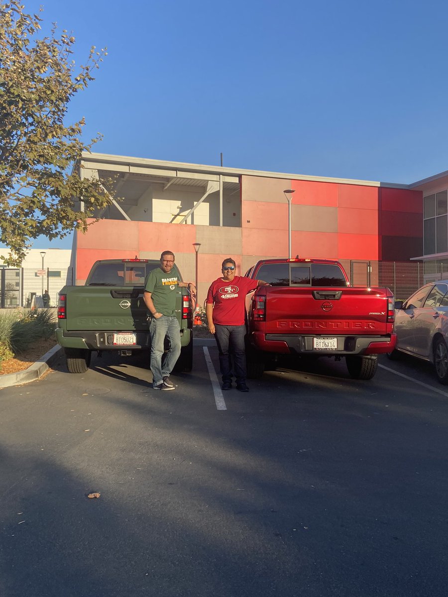 Taking twin day to next level. <a href="/jhudson55/">jeff hudson</a> <a href="/RioSTEAMSchool/">Rio Del Sol School</a> @RyanEmery12 <a href="/riodelsolptsa/">riodelsolptsa</a> #TwinDay #StartWithHello