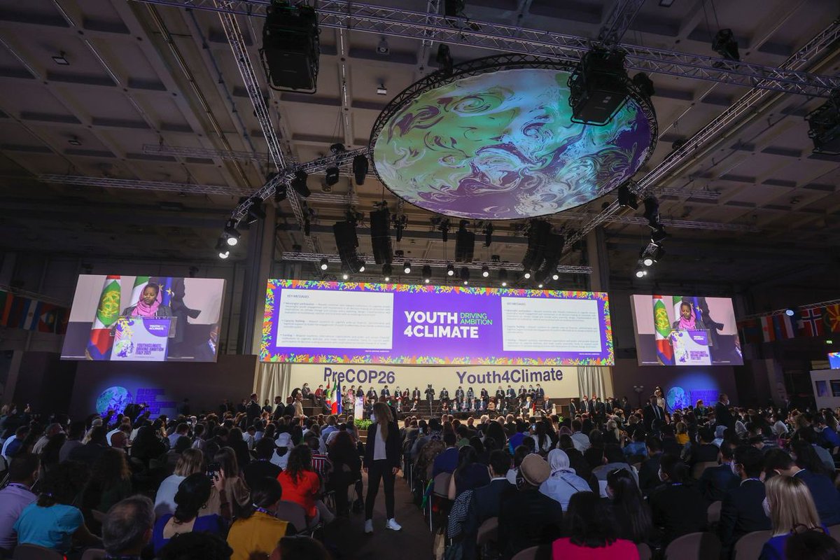 İklim ve Gençlik Temalı Açılış Toplantısı'nda genç arkadaşlarımızla bir araya geldik. İklim değişikliğiyle mücadeleyi, geleceğimizin sahibi gençlerimizden dinledik. 

Dünyamızın geleceğini gençlerimizle kuracağız... 🌍#İklimDeğişikliği #ClimateAction <a href="/COP26/">COP26</a>
📍Milano / İtalya