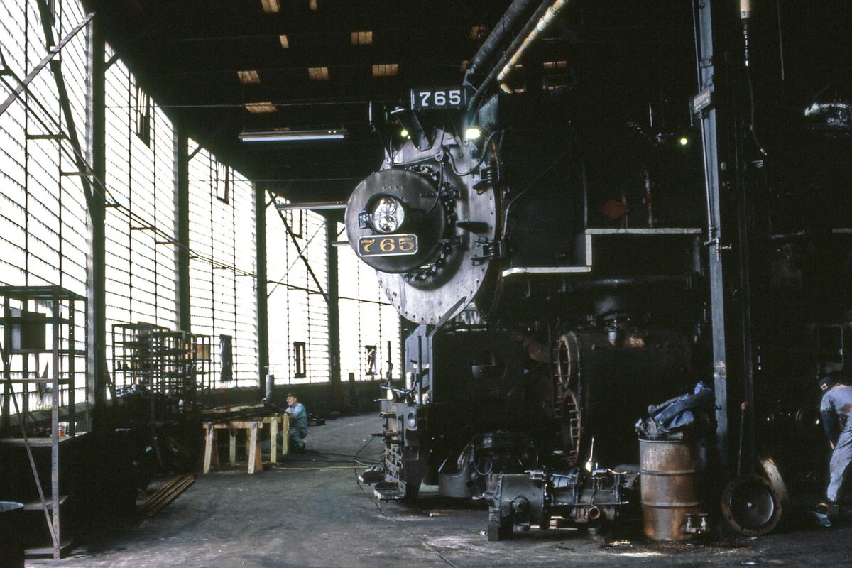 FortWayneRails's tweet photo. .@NickelPlate765’s 15 year career on the railroad meant it spend plenty of time in Bellevue, Ohio. Just over 20 years after steam had been retired on the railroad, the locomotive would spend several seasons at its old stomping grounds #ThrowbackThursday https://t.co/xuW34Z4IBf