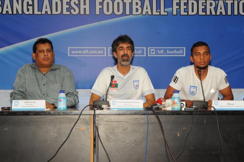 🇧🇩 Óscar Bruzón (<a href="/obruzon/">Oscar Bruzon</a>), profesor de la escuela, dirigirá a la selección de Bangladesh en la #SAFFChampionship2021 

🏆 La competición se desarrollará del 1 al 16 de octubre en Maldivas, donde su combinado se medirá a India o Nepal. ¡Enhorabuena, míster! 

#FamiliaCENTED