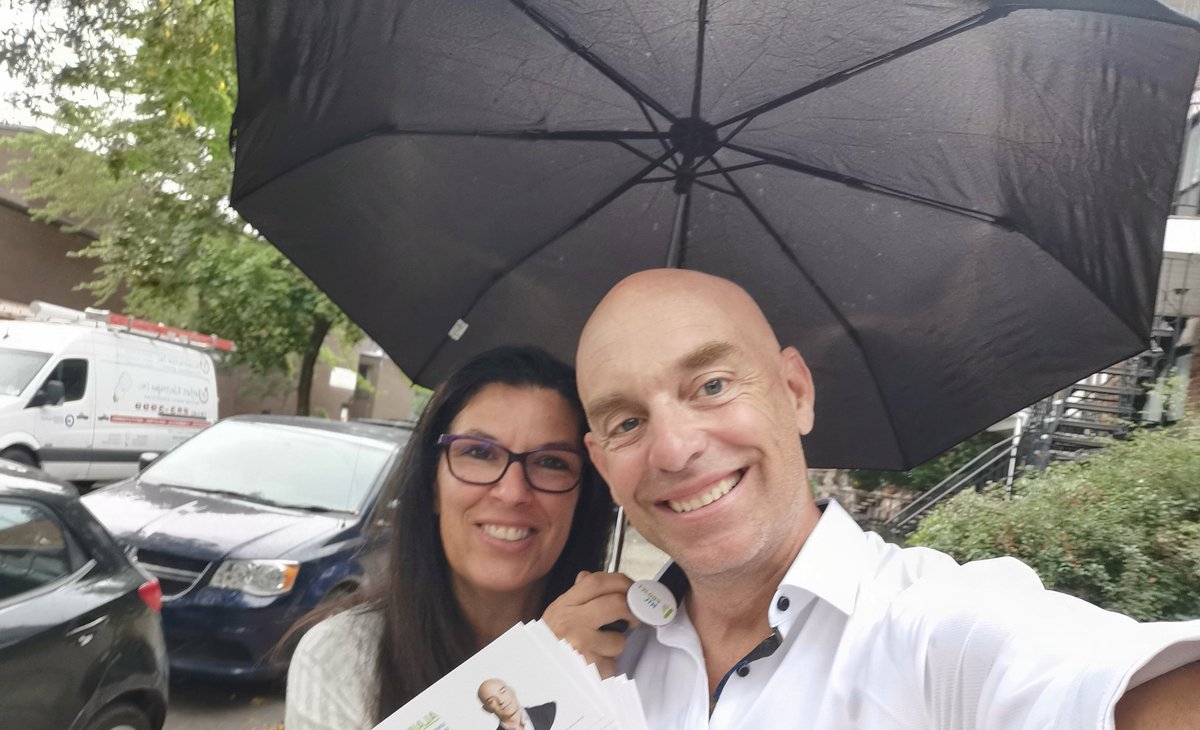 AVaillancourtPM's tweet photo. Super belles rencontres cette semaine en porte-à-porte dans Émard-Saint-Paul accompagné des meilleurs bénévoles :) Merci beaucoup! Vous êtes en feu 🔥🔥
#polmtl #sudbest #VilleÉmard #CoteStPaul #bénévoles #merci #StHenriOuest https://t.co/qzqYABNwl0