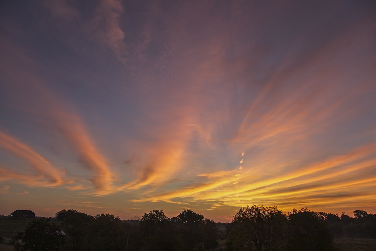 Beautiful start to a new day, Frankfort Ky. <a href="/allyblakewx/">Ally Blake</a> <a href="/AdamBurnistonWX/">Adam Burniston WLWT</a> <a href="/Kentuckyweather/">Chris Bailey</a> <a href="/JimWKYT/">Jim Caldwell ⛈️</a> <a href="/MarcWeinbergWX/">Marc Weinberg</a> <a href="/ajsg/">AJSG🙏🏾❤WxPhotoArtLady♉🎨</a> <a href="/cloudymamma/">Cloudymamma</a> <a href="/JAclouds/">Ja</a> <a href="/thekyniche/">Johnnie Nicholson</a> <a href="/StormHour/">#StormHour</a> <a href="/BluegrassScenes/">Scenes of the Bluegrass</a>