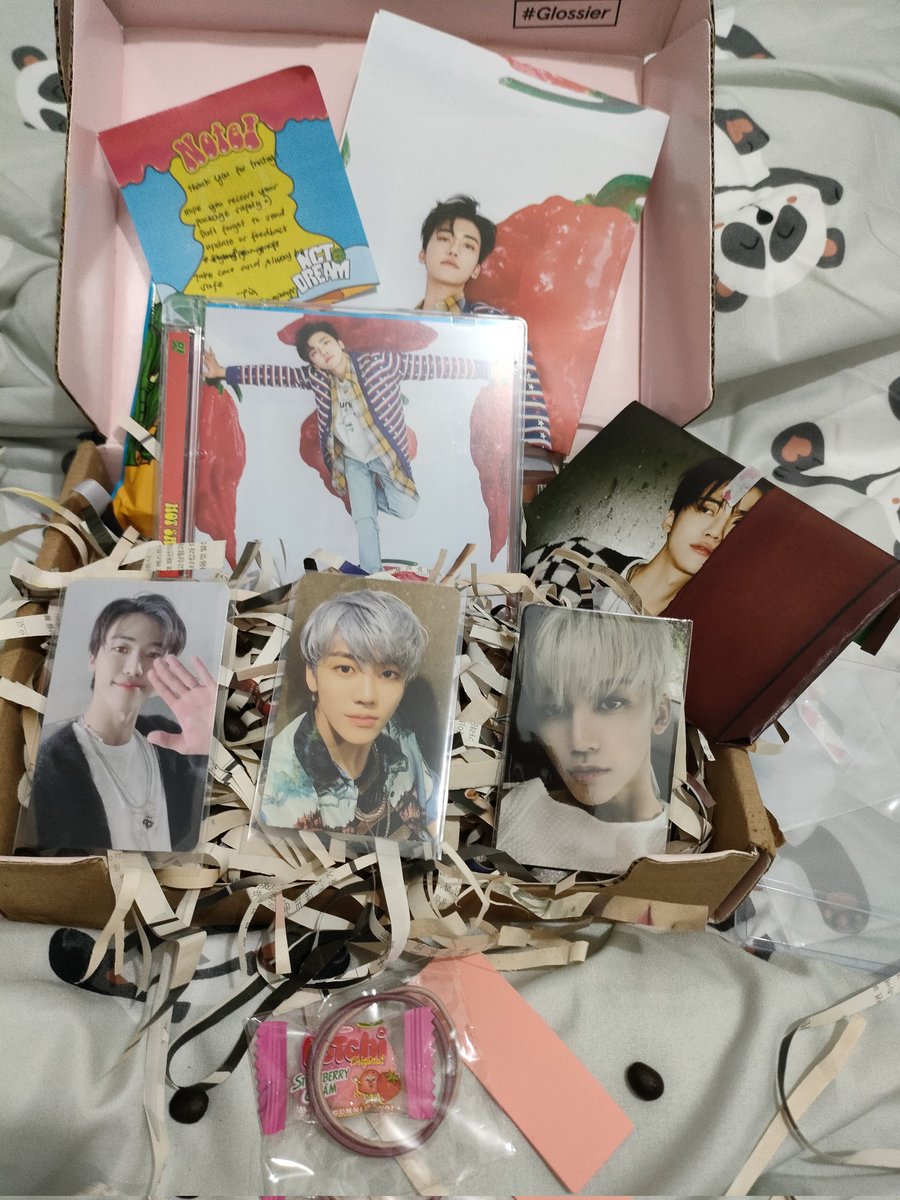 loeycartnana's tweet photo. 📬 #loeycartnana_buys

Hshaahh naloka naman ako dito, bakit may coffee beans?? 😅 3 days na akong di nagkakape, sign na ba to na magkape ulit? xD. Thank you so much @pyongpiang for the vvvv secured packaging! Kitang kita naman gaano kasafe si jaem, jusmiyo 😅 next time ulit! 🤍🤍 https://t.co/nHPXnTazCt