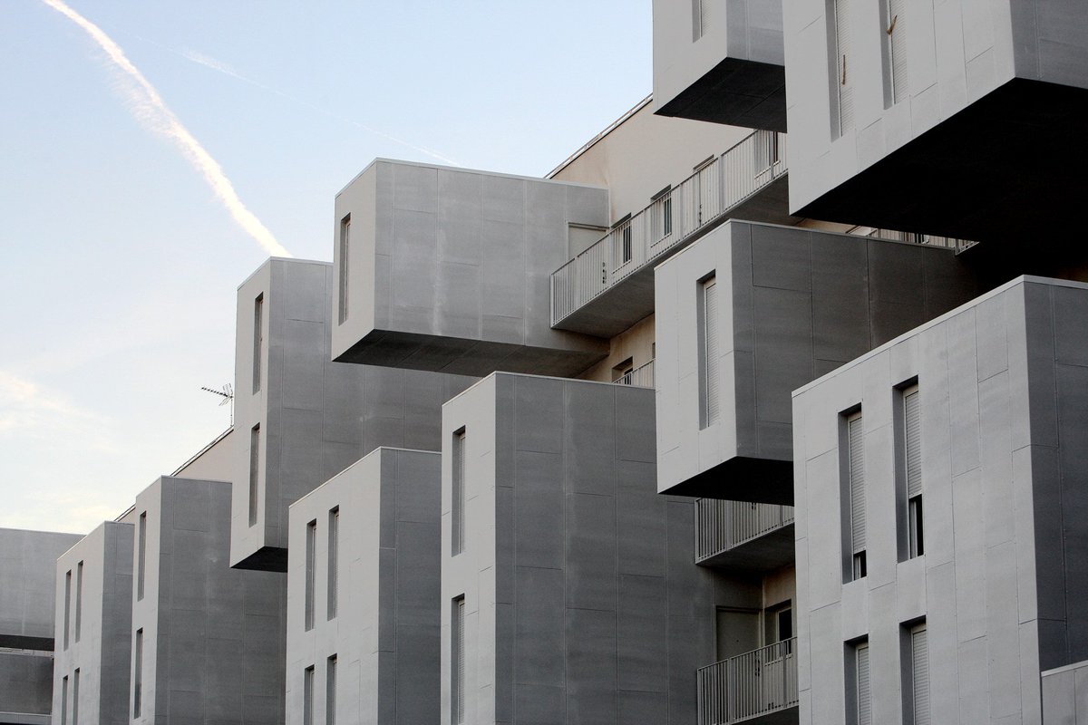emvsmadrid's tweet photo. Nuestro proceso participativo sigue abierto para los profesionales de la #arquitectura. Vota le mejor promoción de #vivienda construida la #EMVS en sus 40 años de historia. Como Carabanchel 20, escenario de grabación de vídeos musicales. #40emvs #madrid
https://t.co/2jBs0tstah https://t.co/MH4Ei0EfdI