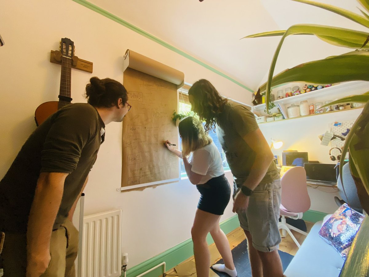 pixelhopio's tweet image. Things are getting a bit spooky around here, this was a little workshop where we were planning out something a little bit different, a little bit fun, all is yet to be revealed…. Can you guess what it might be? Hehe 😜😱😈🎃 #TensorFlow #javascript #poseDetection #spooky