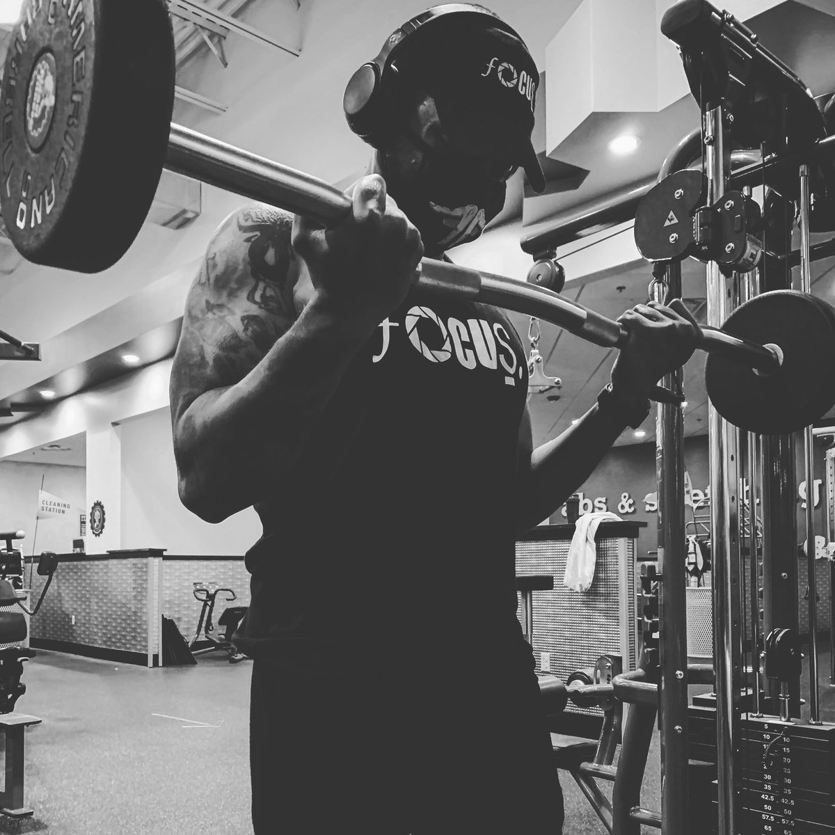 Foundforfocus's tweet image. Active wear available all year long. If you’re into fitness and working out, you gotta have focus 💪🏽😄 shop at foundationfocusforward.com  

#clothingbrand #gym #workout #tanktop #photography #focus