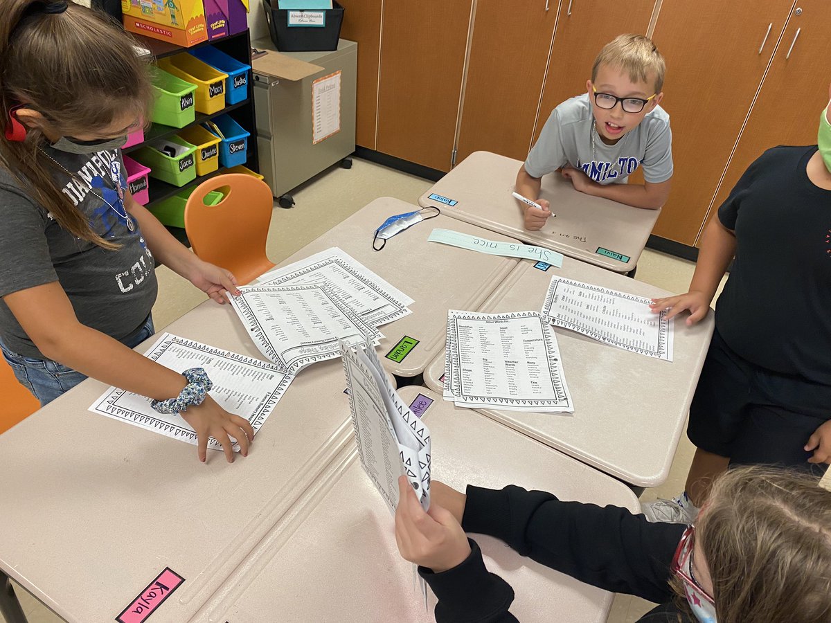 wyatt3rd_HCSD's tweet photo. We are learning to stretch sentences in our writing, to make them more detailed and “juicy”. We introduced WOW words which will help students to enhance their writing during writing workshop time! #thirdgrade #thirdgradewriters https://t.co/sFxKyTwIu2